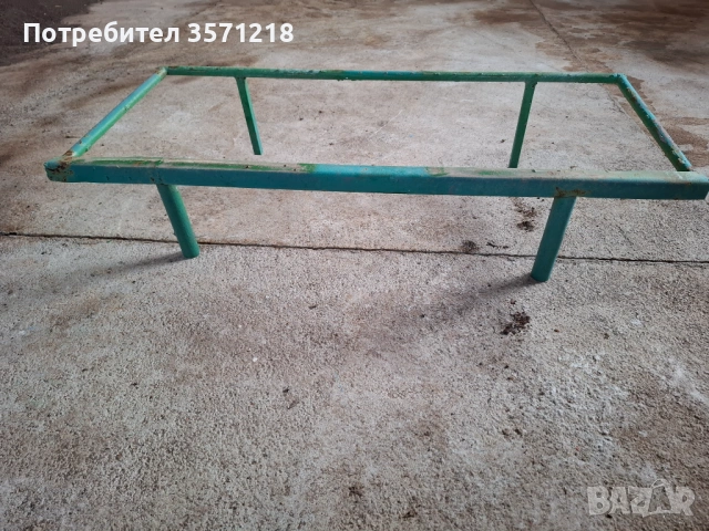 Продавам стойки за кошери