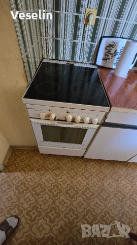 Продавам ел. печка с керамични котлони
