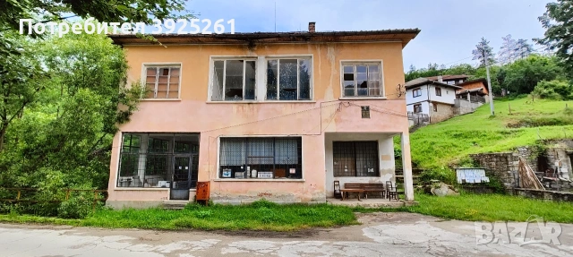 Имот в продажба :двуетажна масивна сграда 