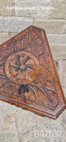 Уникална ъглова дървета масичка ръчна дърворезба, снимка 4 - Маси - 54082245