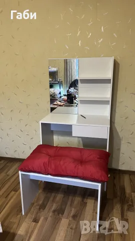 Тоалетка+Стол+Възглавничка за стола