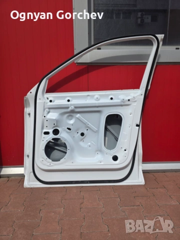 ВРАТА ДЯСНА AUDI Q5- готова за боя с пълен комплект части 