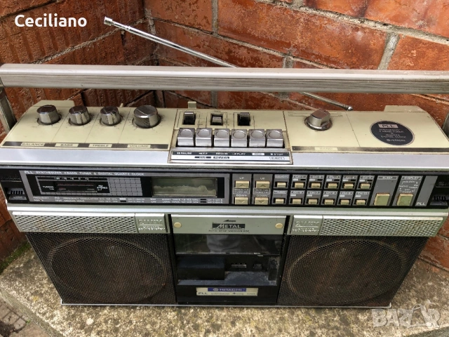 Ретро касетофон Hitachi TRK-7990 , снимка 2 - Радиокасетофони, транзистори - 54572041