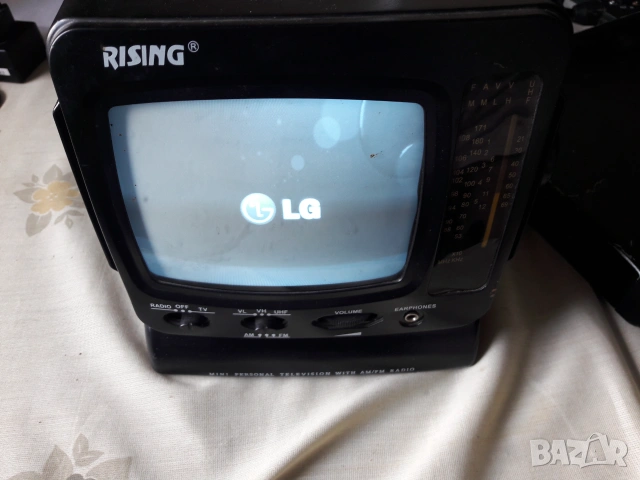 ПОРТАТИВЕН ЧЕРНОБЯЛ ТЕЛЕВИЗОР RISING TV 328, снимка 8 - Телевизори - 50584863