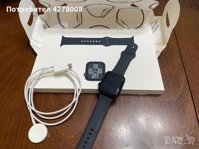 Apple Watch SE (2 Gen) 44 mm, снимка 3 - Смарт часовници - 54606881