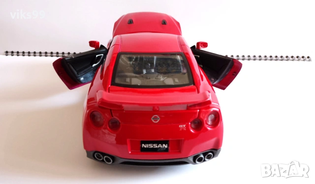 Nissan GT-R 2009 Bburago DIAMOND Мащаб 1:18, снимка 4 - Колекции - 54149648