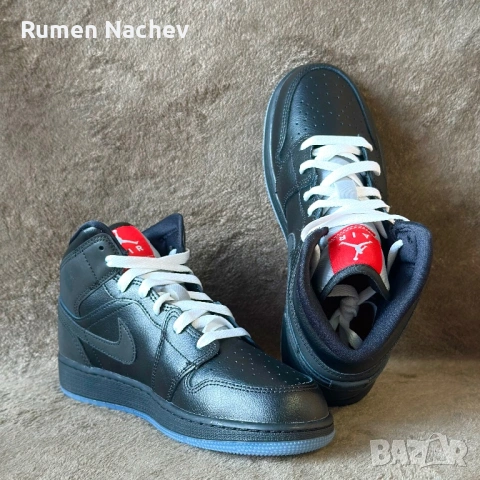оригинални Jordan 1 Mid 37,5, снимка 4 - Маратонки - 53939247