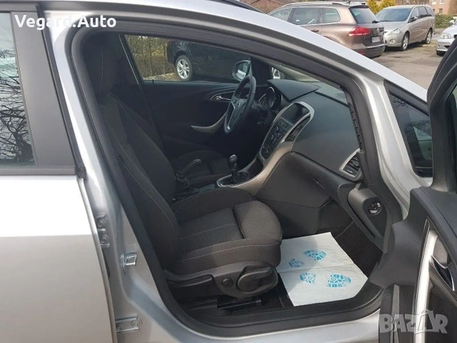 Opel Astra J 1.7cdti 110к.с. 2014 kombi се продава на части, снимка 2 - Автомобили и джипове - 55068383
