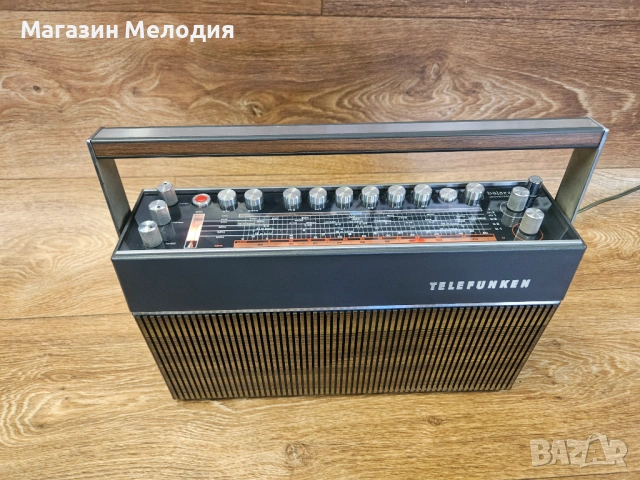 Ретро Telefunken Bajazzo Universal 201 – Легенда от златната ера на транзисторите, снимка 2 - Радиокасетофони, транзистори - 54565889