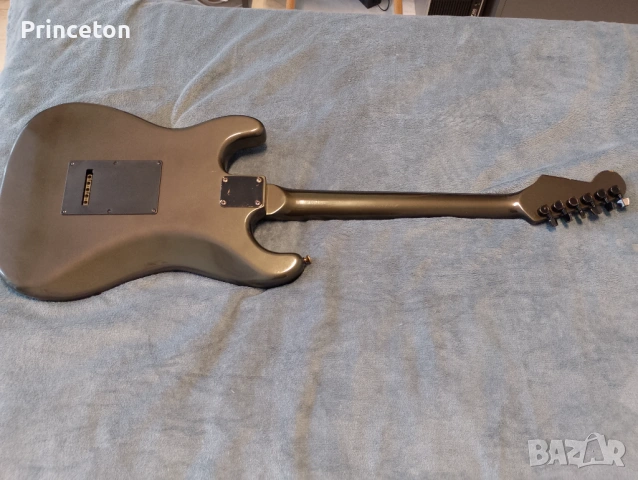 Продавам корейска електрическа китара. , снимка 11 - Китари - 53451658