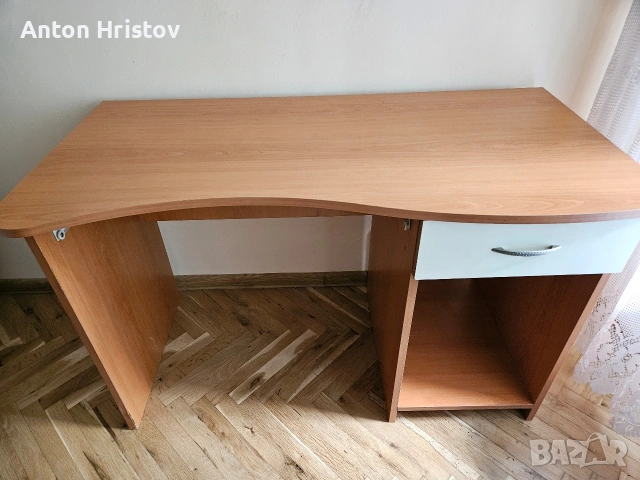 Ученическо бюро с чекмедже