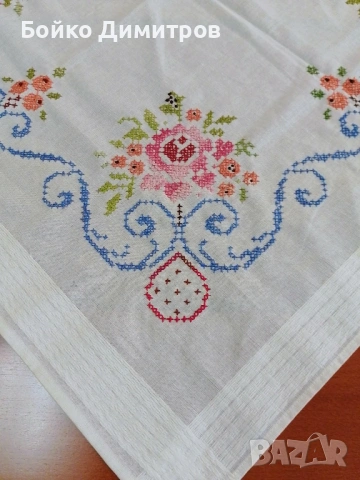 Нова ръчно бродирана покривка, снимка 2 - Покривки за маси - 54075389