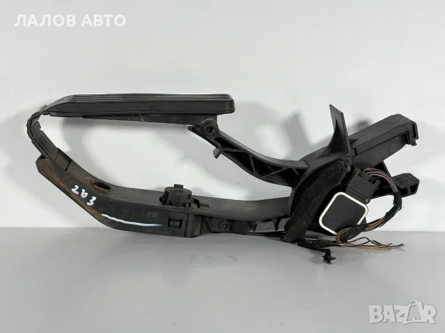 Педал за газта Мерцедес Ц Класа W203 (00-07г) Pedal Mercedes C-class W203 ОЕМ: A2033000104, снимка 2 - Части - 55563669