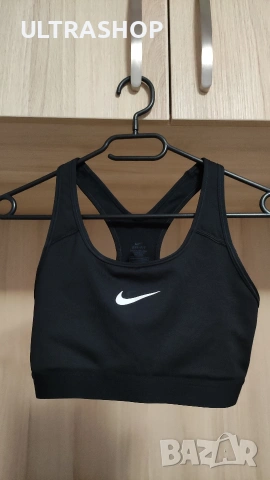 Дамски топ в отлично състояние Nike size S, снимка 3 - Корсети, бюстиета, топове - 55154671