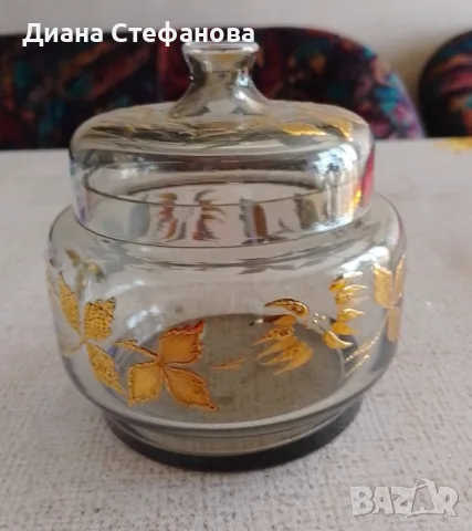 Бонбониера с капак от калиево стъкло със златни есенни листа