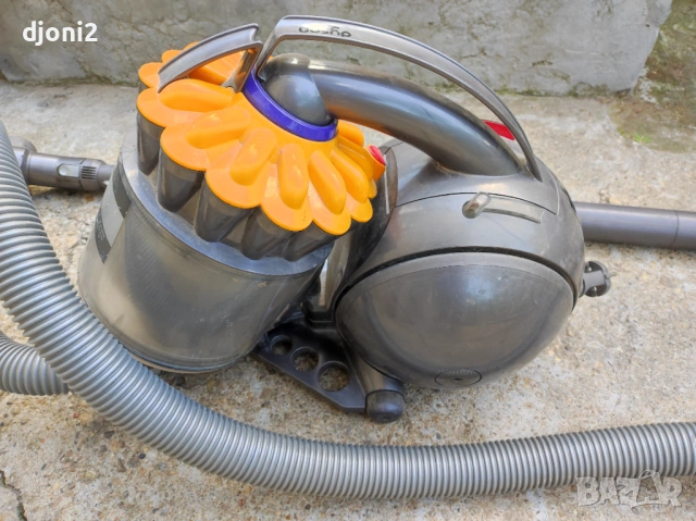 Прахосмукачка без торба Dyson, снимка 3 - Прахосмукачки - 54870227