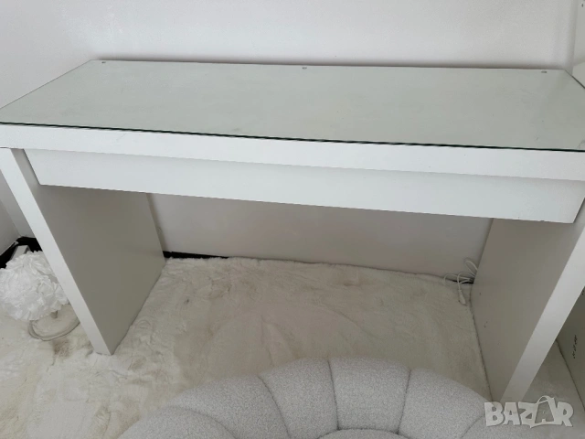 Тоалетна маса ikea malm, снимка 4 - Маси - 53890512