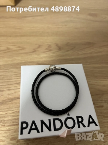 Оригинална кожена гривна Pandora, снимка 2 - Гривни - 55438454