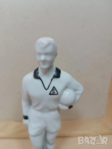рядка порцеланова фигура футболист, снимка 2 - Антикварни и старинни предмети - 53995479