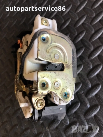 Заключващ механизъм за задна дясна врата за Mitsubishi Grandis (2004-2009) 05Y01, снимка 3 - Части - 54776703