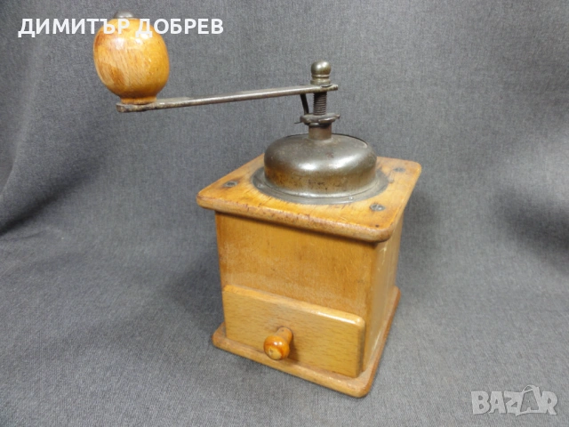 СТАРА РЕТРО ДЪРВЕНА МЕЛНИЦА ЗА КАФЕ РЪЧНА КАФЕМЕЛАЧКА