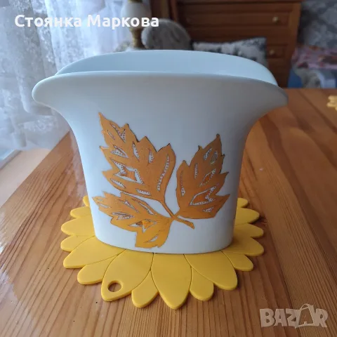 Керамична ваза със златисти листа-Германия