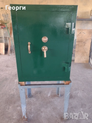 Метална каса, снимка 2 - Сейфове и каси - 54258802
