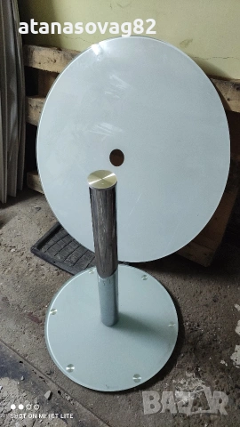 Стъклена маса - разлепен крак, снимка 2 - Маси - 54007490