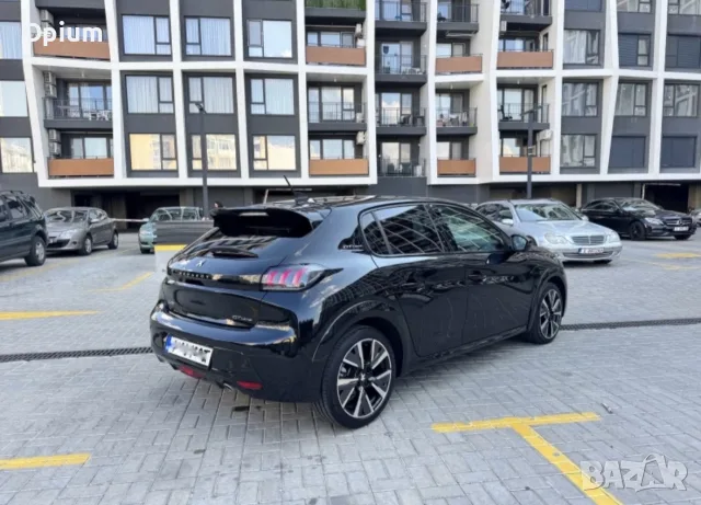 Peugeot 208 GT-Line , automatic, keyless, distronic, снимка 4 - Автомобили и джипове - 55508041