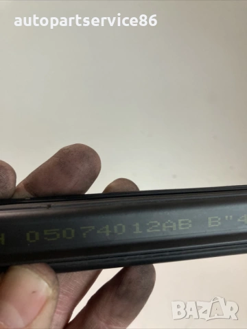 Вътрешна лайсна на стъкло предна дясна врата за Chrysler Sebring (2008) 05074012AB, снимка 2 - Части - 54565719