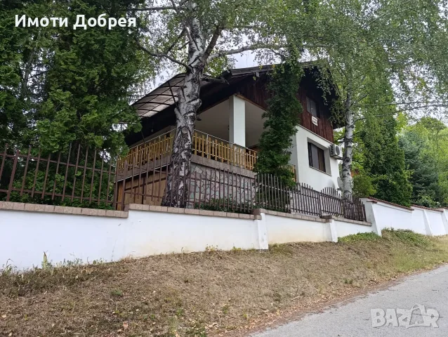 Уютна вила с панорамна гледка и голям озеленен двор в Троянския балкан