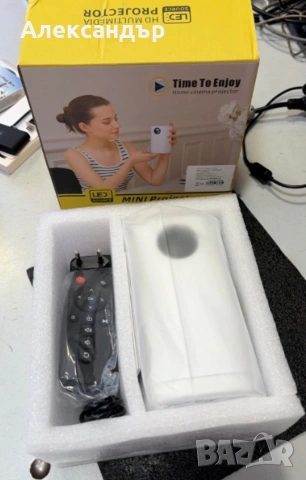 Mini LED Smart HP Pojector (1920x1080,15V,16-100",Speakers,Remote)