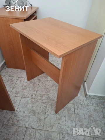Продавам 10 ученически бюра