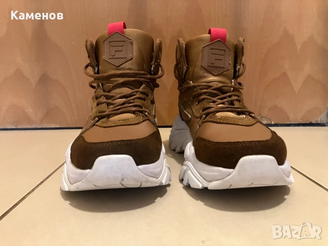 Ефектни спортни обувки от дамска серия - FILA Desert Boot, снимка 4 - Маратонки - 54120732