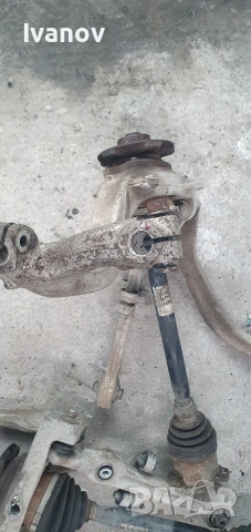 Лява дясна полуоска с карета audi a4 b6 8e0407271 8e0407272 ляв десен шенкел лагер главина носач 