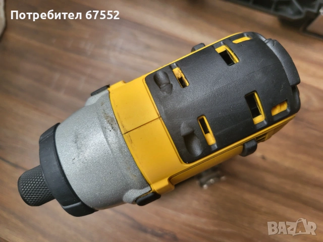 Оригинален четков импакт Dewalt DCF835 с бат , зарядно и куфар. 65€. (цената е крайна), снимка 5 - Други инструменти - 54423976