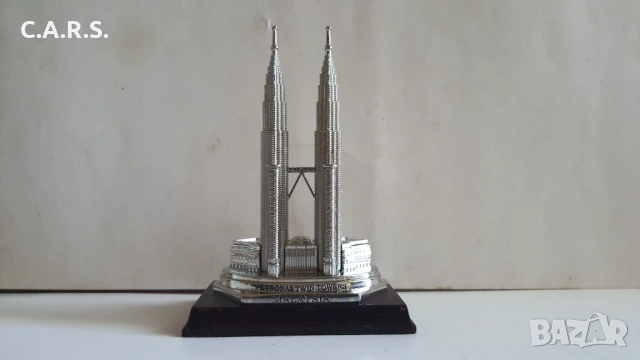 Метален Сувенир Malaysia Petronas Twin Towers, снимка 4 - Колекции - 54790576
