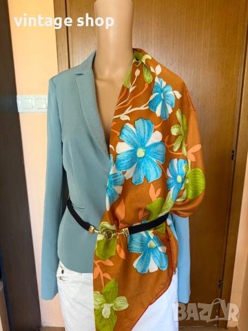 Копринен шал с флорален десен в оранж