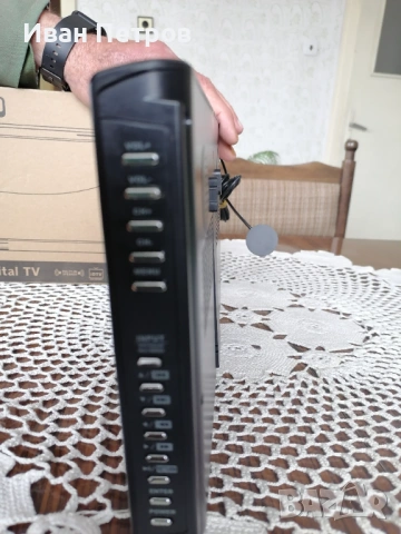 Портативен телевизрче чисто ново  NVOX 10.1''  за кола и дома   '', снимка 3 - Телевизори - 36352160