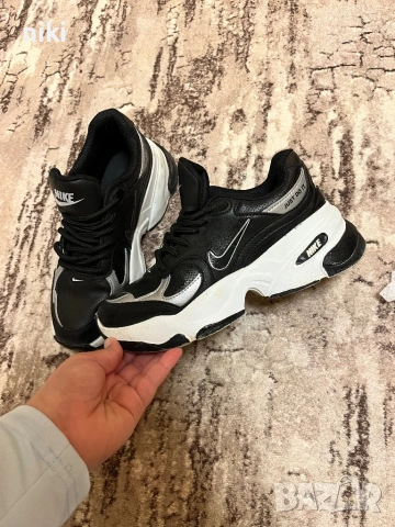 Дамски обувки Nike, снимка 2 - Маратонки - 54322588