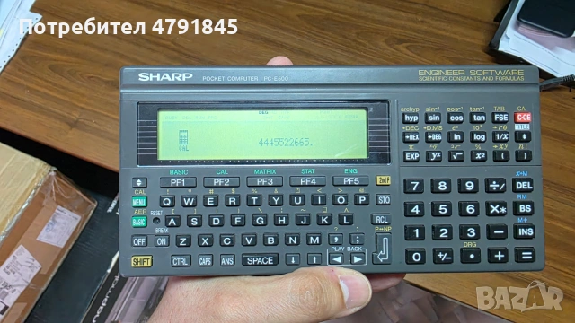 Джобен компютър Sharp PC-E500 от 80-те години