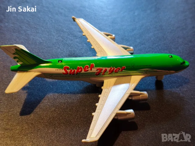 Модели на самолетчета Airbus A 380, снимка 9 - Влакчета, самолети, хеликоптери - 55316033