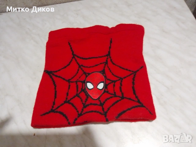 червен детски шал нов  тип "комин" (кръгъл шал) на Marvel Spider-Man,