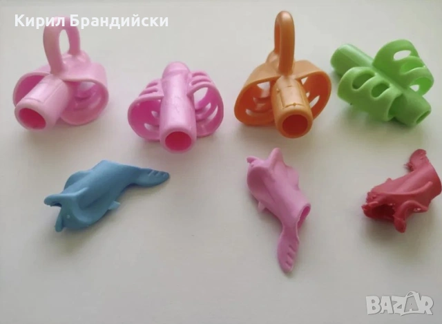Помощно средство за писане за два и три пръста плюс подарък делфинче