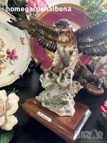 Порцеланова скулптура G. Armani Florence – Сокол, Италия, сертификат, снимка 2 - Декорация за дома - 54118168