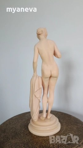 „Афродита с ябълка“ , богиня на любовта, красотата, удоволствието ., снимка 8 - Статуетки - 54221432