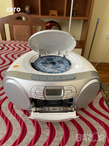 Радиокасетофон с CD Philips, снимка 2 - Радиокасетофони, транзистори - 55069839