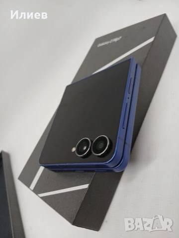 Samsung Galaxy Z Flip 7 (512GB) – Син. С лека козметична забележка в ъгъла, снимка 6 - Samsung - 55176280