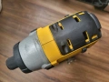 Оригинален четков импакт Dewalt DCF835 с бат , зарядно и куфар. 65€. (цената е крайна), снимка 5