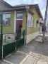 Продава се едноетажна къща близнак с отделен вход до Хуманитарна гимназия в гр. Добрич за 73 000 €, снимка 1